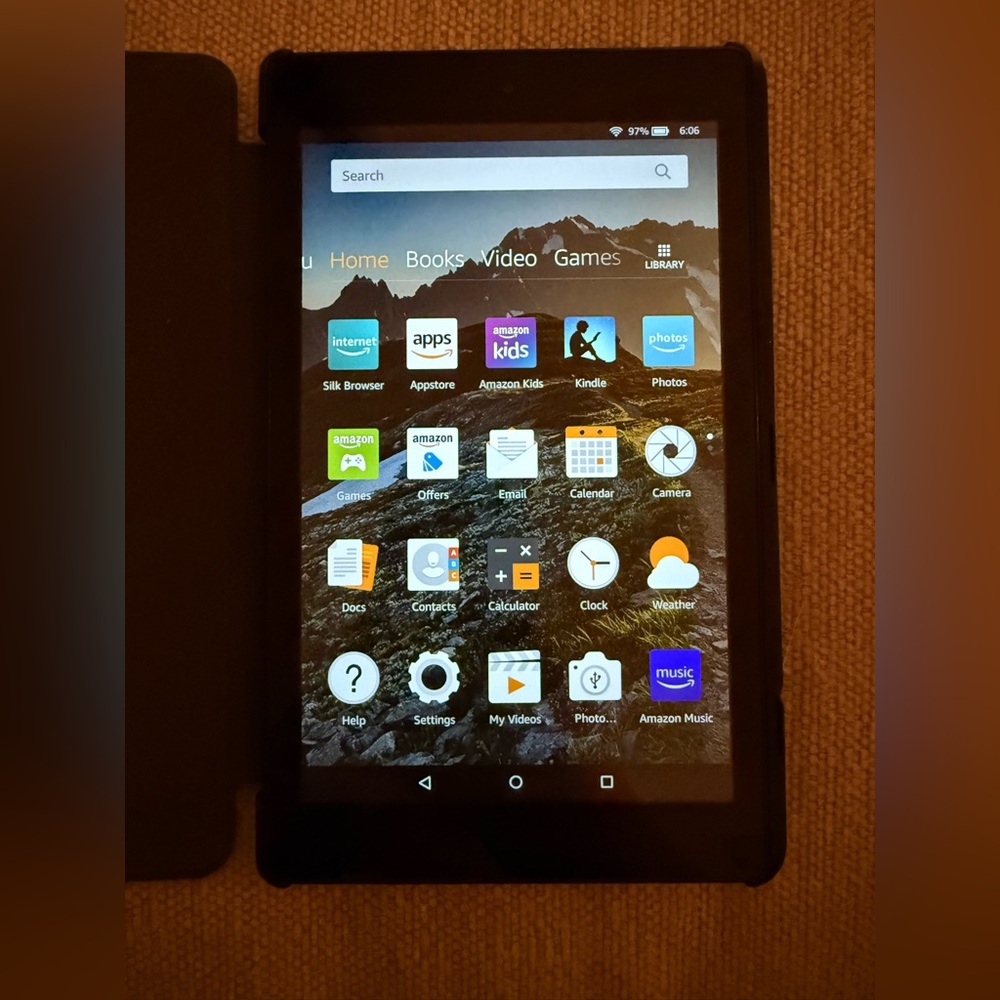 Amazon Fire HD 8 Tablet - Dark Gray with case